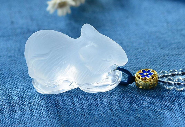 白顏色的水晶